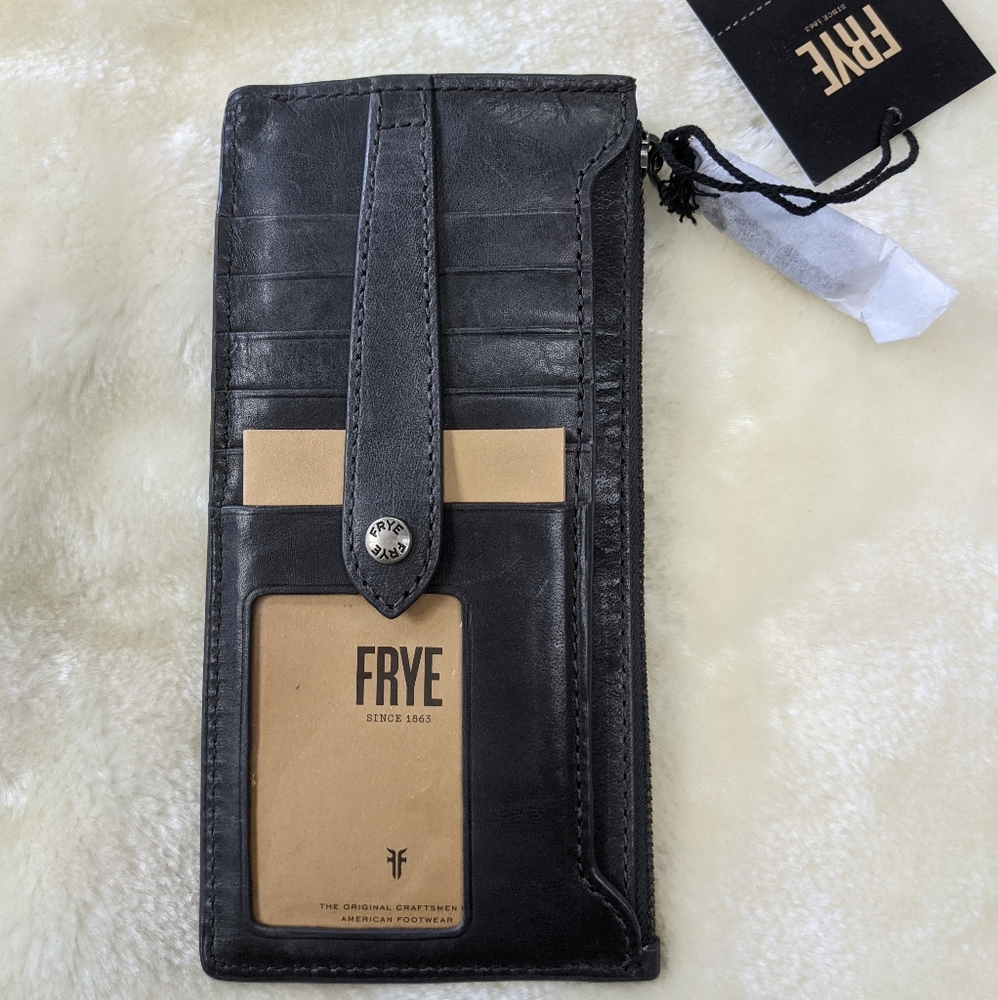 - Frye wallet
